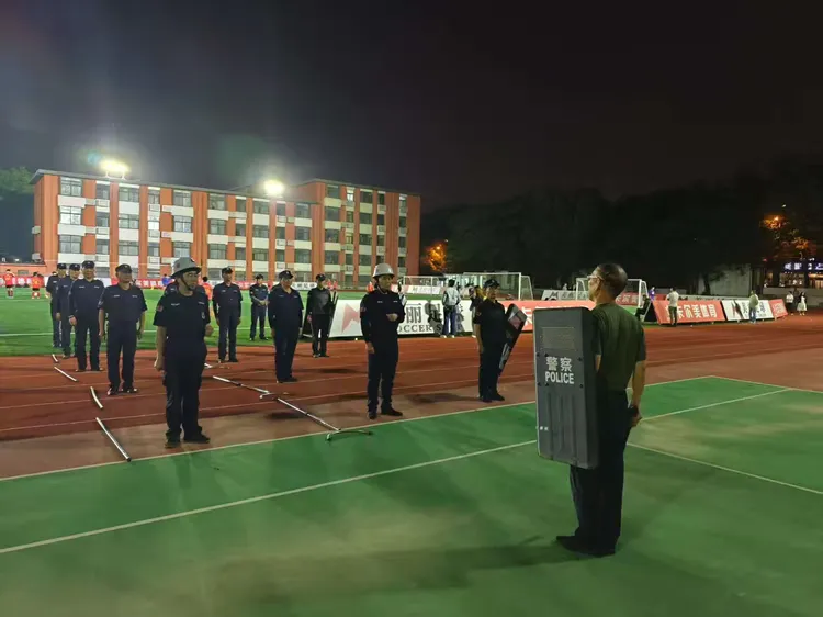 远景保安大学校园防暴演练纪实(图20)