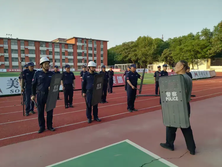 远景保安大学校园防暴演练纪实(图21)