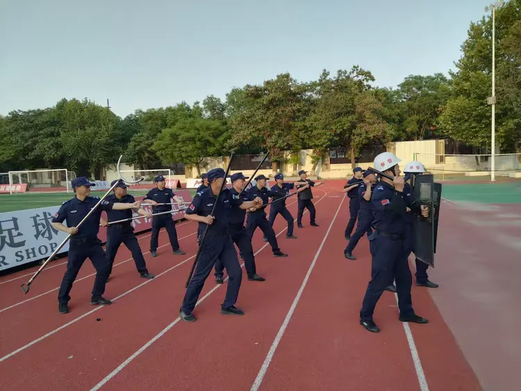 远景保安大学校园防暴演练纪实(图22)